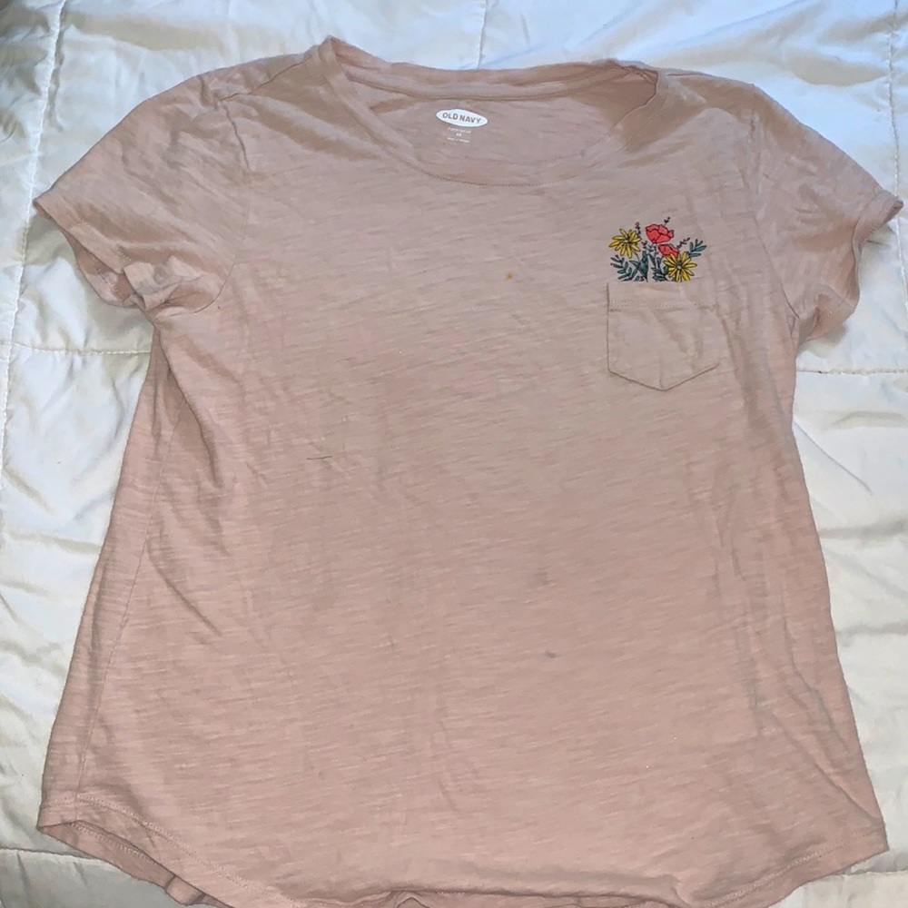 extra small Old Navy flower pocket T-shirt.